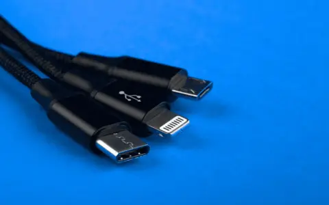 Do czego służy kabel USB? Odkryj jego zastosowania i funkcje