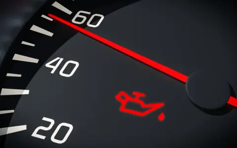 Kontrolka ciśnienia oleju w 2.0 TDI. Gdzie jest ten czujnik? Wskaźnik pokazuje niski poziom.