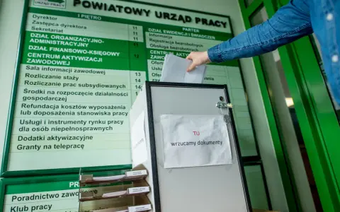 Zasiłek dla bezrobotnych: Jaki staż pracy? Sprawdź, co się liczy!
