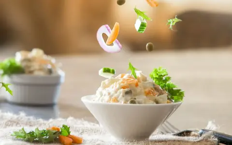 Mrożenie sałatki jarzynowej? Zrób to dobrze! Porady zero waste
