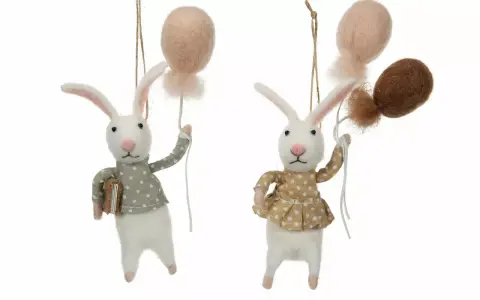 Två filthare med ballonger. Den ena håller en bok, den andra en baby ballong.