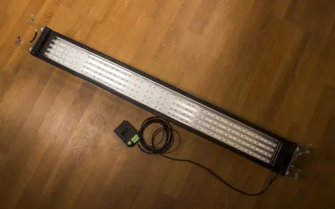 Zrób to sam: Lampa LED do akwarium! Pełna kontrola, oszczędność.