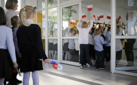 NNW szkolne: Obowiązkowe? Co kryje polisa? Wybierz mądrze!