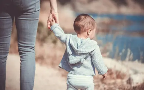 Adopcja z Chin dla Polaków: Dlaczego to dziś niemożliwe?