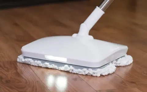 Jaki mop wybrać? Poradnik: Panele, płytki, drewno - TOP 3