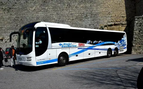 Autobus Rimini San Marino, ideale per un viaggio da Cattolica a Riccione.