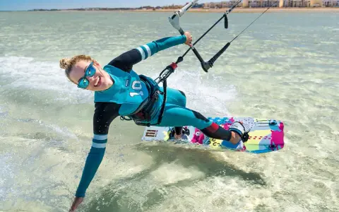 Kitesurfing dla kobiet: wolność, społeczność. Czy jesteś gotowa?
