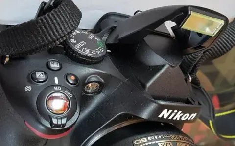 Jak wyłączyć lampę błyskową w aparacie Nikon i uniknąć niechcianych zdjęć
