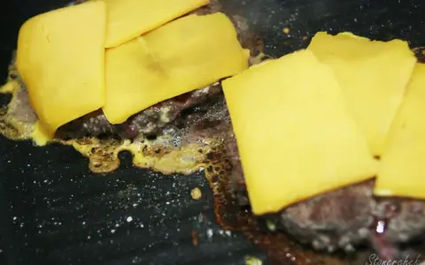 Jaki ser do burgera? Odkryj sekrety idealnej topliwości i smaku