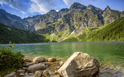 Morskie Oko: Szlak otwarty? Sprawdź status i planuj bezpiecznie!