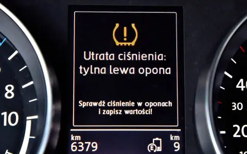 Kontrolka TPMS co to? Utrata ciśnienia w tylnej lewej oponie. Sprawdź ciśnienie w oponach i zapisz wartości!
