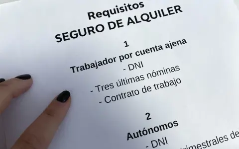 Requisitos para el alquiler de una casa: seguro de alquiler, DNI, nóminas y contrato de trabajo.