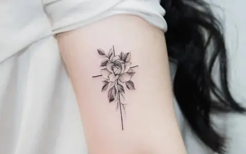 Tatuaż z krzyżem: Znaczenie, symbolika i inspiracje