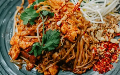 Pad Thai: Skąd pochodzi i dlaczego podbił świat?