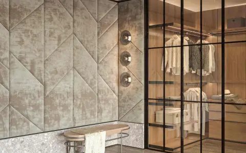 Ingresso con boiserie moderne in tessuto trapuntato geometrico, panca in legno e vimini, e cabina armadio a vista con illuminazione integrata.