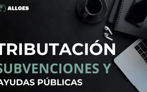 Texto en pantalla: TRIBUTACIÓN, SUBVENCIONES Y AYUDAS PÚBLICAS. Logo ALLGES. Un portátil, auriculares y taza de café.