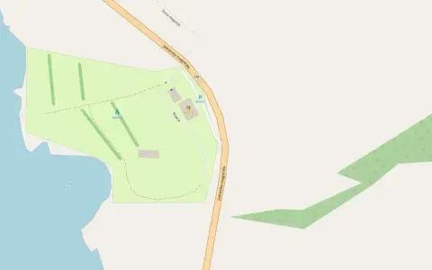 Mapa kempingu Kozica nad wodą, z drogą Jadranska magistrala, parkingiem i budynkami.