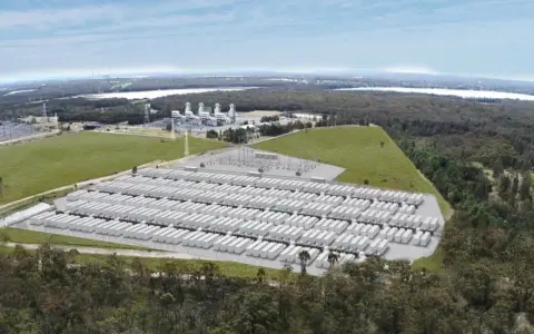 Große Batterieanlage in Australien, die erneuerbare Energien speichert. Ein wichtiger Schritt für Australiens Energiewende.