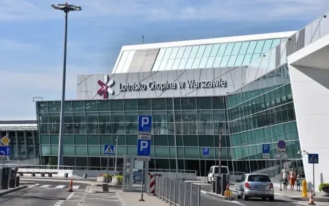Lotnisko Chopina: SKM S2 Stacja, bilety, dojazd bez stresu