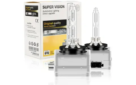 Dwie żarówki samochodowe Super Vision z technologią światła ksenonowego, obok pudełka z napisem "Original quality Xenon Standard".