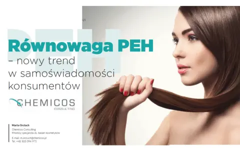 Kobieta z lśniącymi włosami, idealnymi do pielęgnacji włosów średnioporowatych. Równowaga PEH to nowy trend.