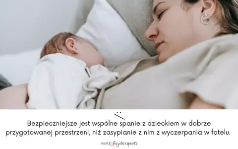 Mama i dziecko śpią razem. Bezpieczne wspólne spanie z dzieckiem w łóżku jest lepsze niż zasypianie z nim z wyczerpania w fotelu.