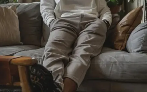 Relaxed fit co to znaczy bluza – komfort, styl i swoboda ruchów