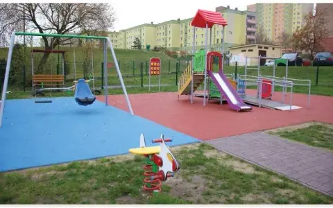 Gdzie kupić plac zabaw? Przewodnik: bezpieczeństwo, materiał, budżet