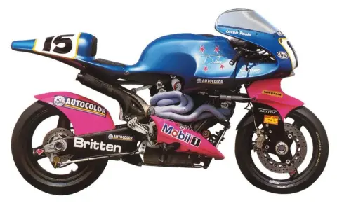 La moto de carreras Britten V1000, azul y rosa, con el número 15, lista para la pista.