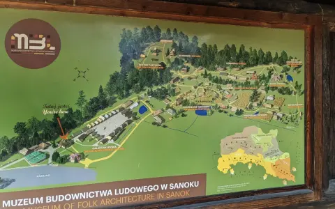 Mapa Muzeum Budownictwa Ludowego w Sanoku. Pokazuje rozmieszczenie sektorów: galicyjski rynek, pastoralny, bojkowski, łemkowski, doliniański, dworski, naftowy i pogórzański.