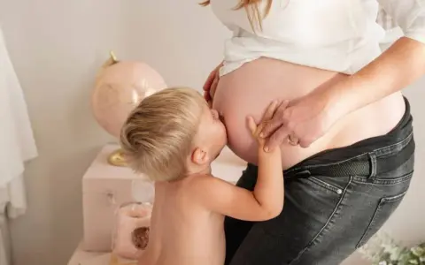 Mylące objawy po 40: Ciąża czy menopauza? Rozwiej wątpliwości!
