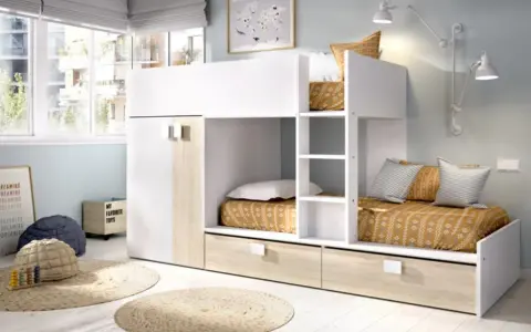 Ideas dormitorios: litera blanca y madera con cajones, cojines y alfombras circulares.