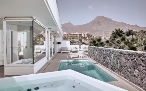Hotel Baobab Costa Adeje: Lujo, Comodidad y Proximidad a la Playa