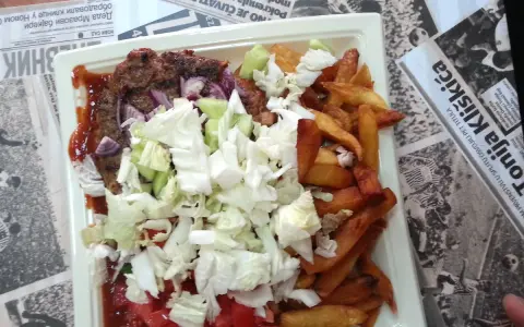 Cevapi, Pljeskavica, Ajvar: Bałkański grill express w Twoim ogrodzie!