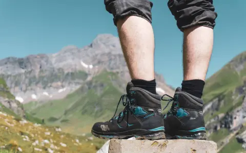 Wanderstiefel LOWA Renegade im Test: Bereit für den Berggipfel.