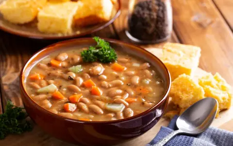 Minestra di Fagioli in Scatola: Ricetta Veloce e Gustosa (Pronta in 30 Min)