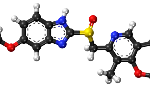 Model cząsteczki leku mesopral 40 mg. Atom węgla, wodoru, azotu, tlenu i siarki.