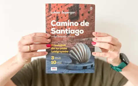 Przewodnik "Camino de Santiago. Droga Świętego Jakuba" Łukasza Supergana, opisujący szlak św jakuba z polski do hiszpanii.