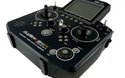 Jeti RC Computer Radio Control System, Modell DS-14, Duplex 2.4EX, mit Telemetriedisplay und Joysticks.