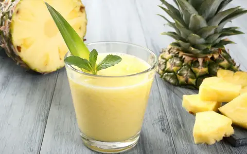 Drinki z sokiem ananasowym: Jak zrobić idealne koktajle?
