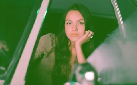 Olivia Rodrigo, artystka, która podbiła świat swoją debiutancką płytą.