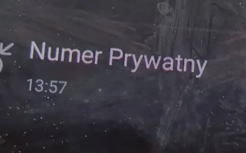 Ekran telefonu Samsung z powiadomieniem "Numer Prywatny" i ikoną rozmowy. Chcesz wiedzieć, jak wyłączyć numer prywatny Samsung?