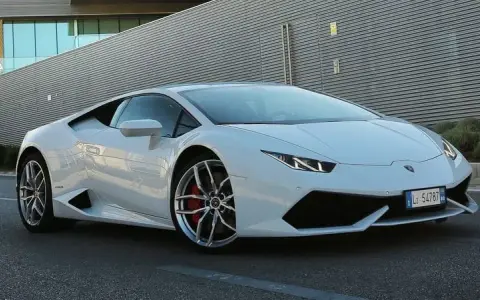 Ile pali Lamborghini Huracan? Zaskakujące dane o spalaniu!