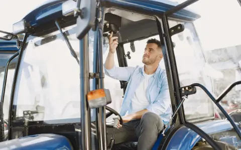 Jaki ciągnik do 60 tys. zł? Poradnik eksperta: TOP modele i na co uważać