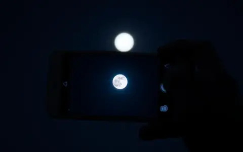 Jak zrobić zdjęcie Księżyca telefonem – uniknij najczęstszych błędów