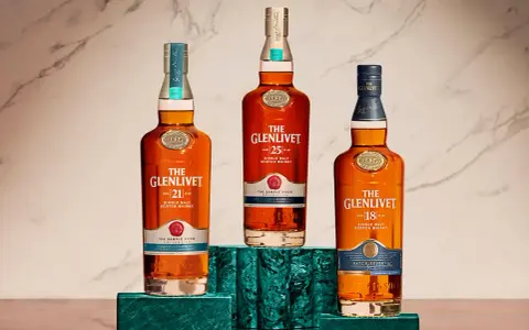 Drei Flaschen The Glenlivet Single Malt Scotch Whisky: 21, 25 und 18 Jahre alt. Verschiedene Whisky-Sorten für Kenner.