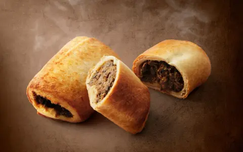 Złociste paszteciki z pieczarkami z Lidla, idealne na szybką przekąskę. Sprawdź ich kcal!