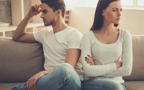 Komunikacja w związku: Rozwiąż problemy, buduj bliskość