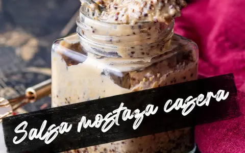 Tarro de mostaza casera con granos enteros. Aprende como hacer mostaza de Dijon casera, ¡fácil y deliciosa!