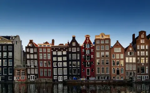 Co zwiedzić w Amsterdamie? Odkryj miasto i zaplanuj idealny wyjazd.